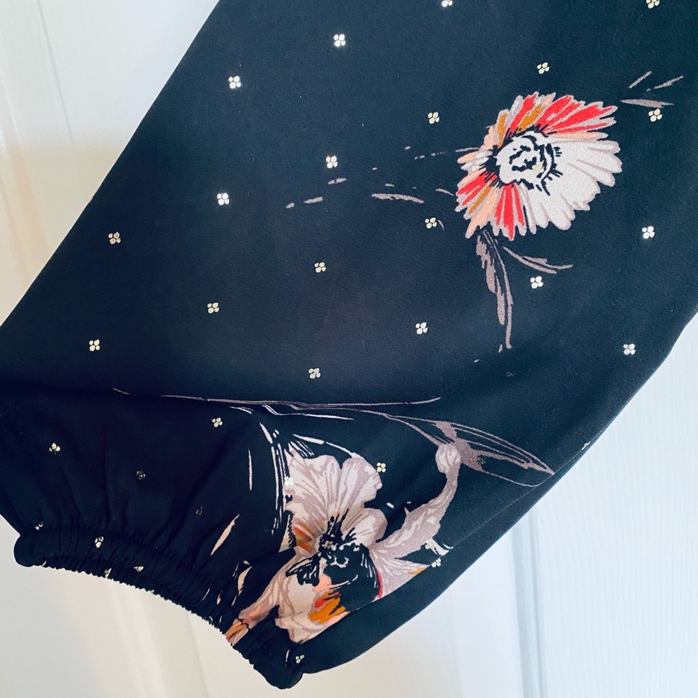 Maurices NWOT Women’s Top Blouse Tunic Black Flowers Glitter Dots Medium M - Picture 6 of 7